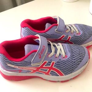 In good condition girls ASICS sneakers